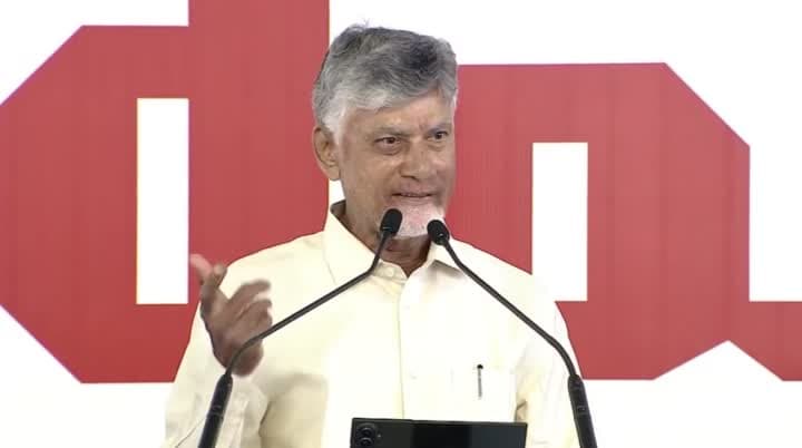 గుంతలు పూడ్చేందుకు ‘రోడ్డు డాక్టర్’ విధానం: చంద్రబాబు