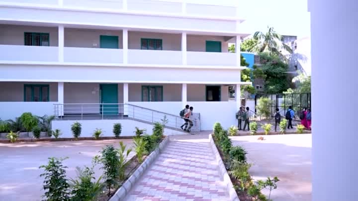 నెల్లూరులో ఆర్‌ఎస్‌ఆర్ పాఠశాలను ప్రారంభించిన లోకేశ్