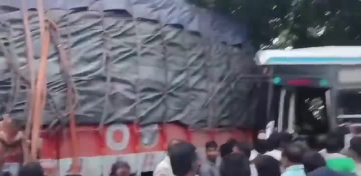 కొండగట్టు సమీపంలో ఘోర రోడ్డు ప్రమాదం