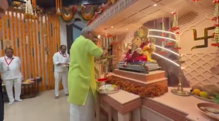 ఫడ్నవీస్ నివాసంలో ఉపరాష్ట్రపతి