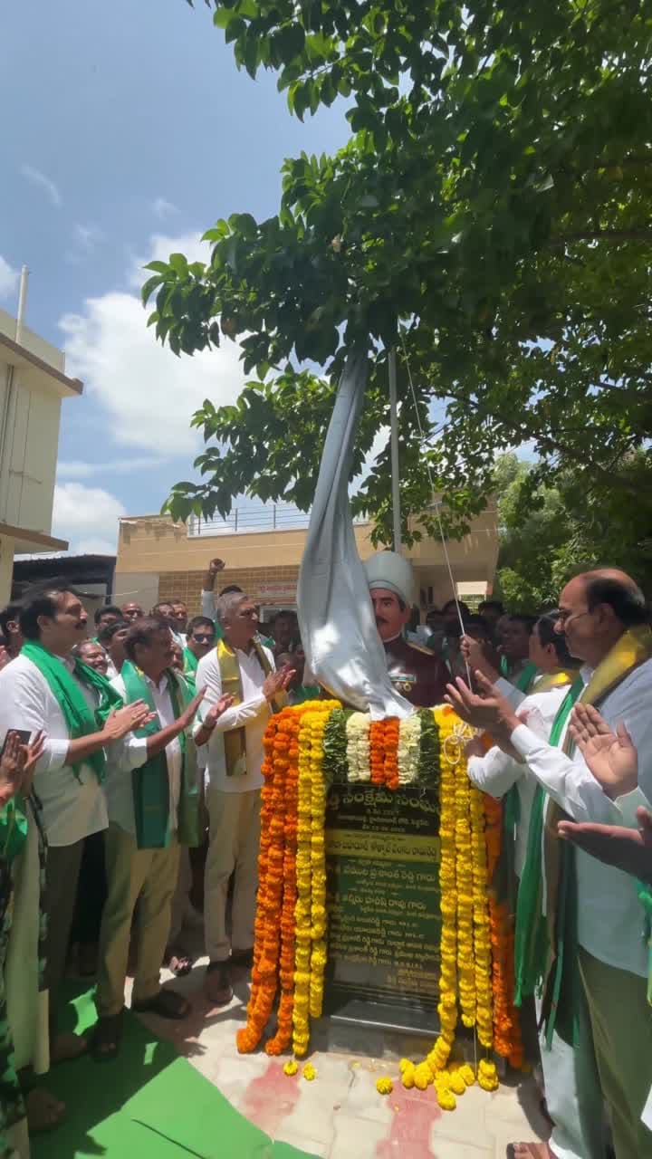 రంగధాంపల్లిలో రాజ్‌బహదూర్‌ విగ్రహావిష్కరణ