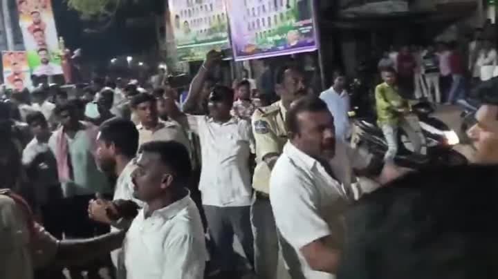 బతుకమ్మ వేళ కాంగ్రెస్ వర్గాల ఘర్షణ