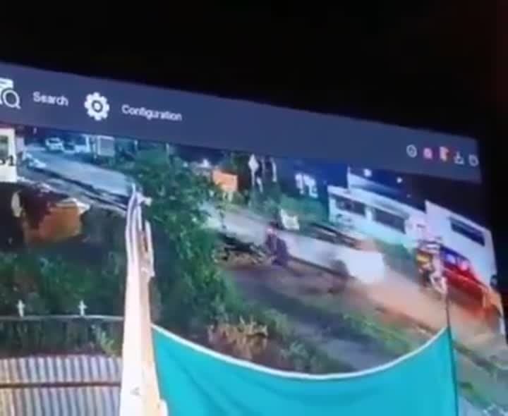 మహిళలపైకి దూసుకెళ్లిన కారు.. ఒకరు మృతి
