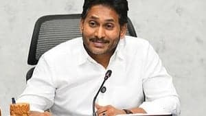 ఆ 𝟑𝟕𝟐 మందికి పరీక్ష లేకుండానే ఉద్యోగం: జగన్