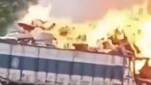 లారీ ప్రమాదంలో నలుగురి సజీవదహనం