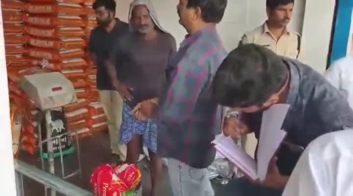 హైదరాబాద్‌లో రేషన్ బియ్యం అక్రమ విక్రయాల గుట్టురట్టు
