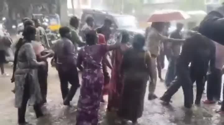 గిరిజన యువకుడు అంత్యక్రియల్లో కుటుంబ సభ్యులపై పోలీసుల దాడి
