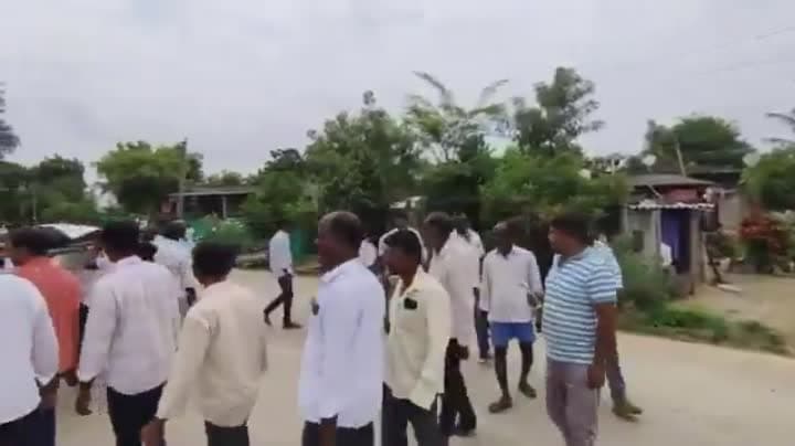 ఎమ్మెల్యే దొంతి దిష్టిబొమ్మ దహనం
