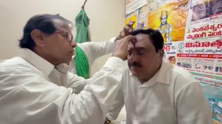 పాదయాత్రలో ఉద్రిక్తత ఎర్రబెల్లికి గాయాలు
