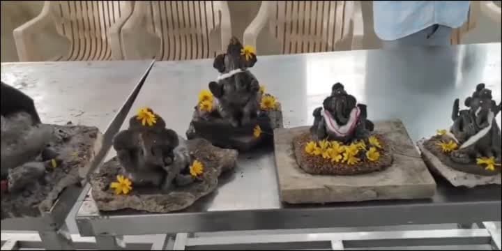 పర్యావరణ పరిరక్షణకు మట్టి విగ్రహాలు - Udayam