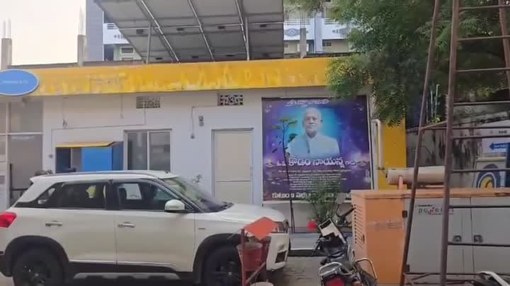 సిరిసిల్లలో పెట్రోల్‌లో నీరు వచ్చిందంటూ వాహనదారుడి ఆందోళన - Udayam