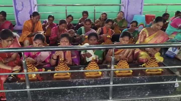 లలితా మాతా దేవాలయంలో అమావాస్య శుక్రవారం పూజలు - Udayam