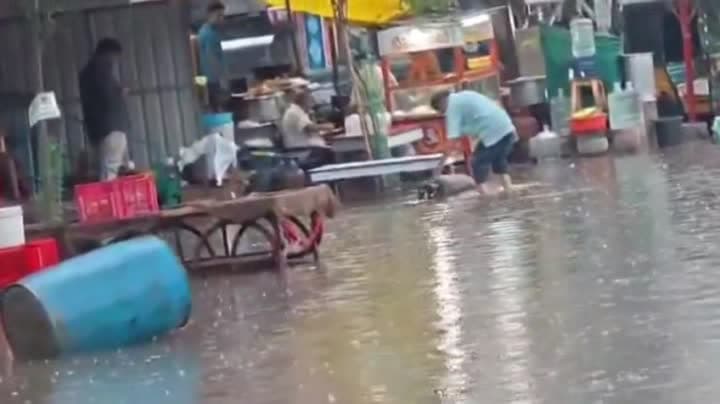 భారీ వర్షానికి జలమయమైన మంగళగిరి గౌతమ బుద్ధ రోడ్డు - Udayam