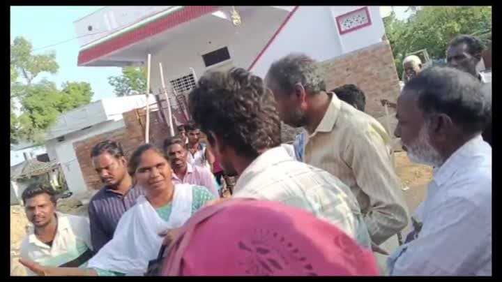 గ్రామ పంచాయతీ భూమి కబ్జాకు గురి - Udayam
