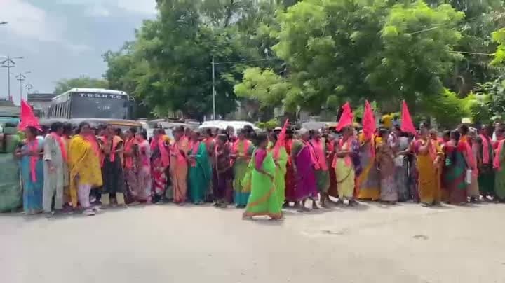 నిర్మల్ లో బిఆర్ఎస్ ఆధ్వర్యంలో మహిళా నాయకుల ఆందోళన - Udayam