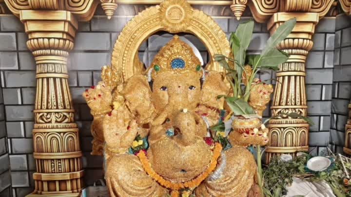 50కిలోల మొక్కజొన్న గింజలతో గణనాథుడు - Udayam