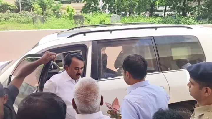 జిల్లా ఇన్చార్జి మంత్రి జూపల్లి కృష్ణారావుకు బాసరలో ఘన స్వాగతం - Udayam