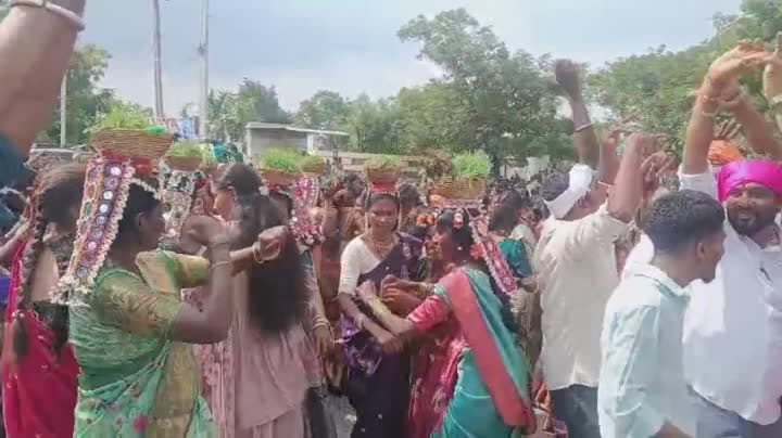 కాల్వ తాండ లో ఘనంగా తీజ్ సంబరాలు ఆకట్టుకున్న సాంప్రదాయాల నృత్యాలు - Udayam