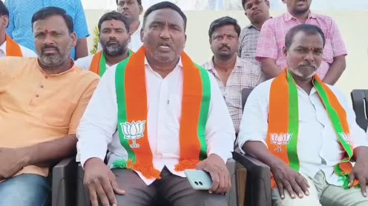 రైతులు, విద్యార్థుల సమస్యలు పట్టవా - Udayam