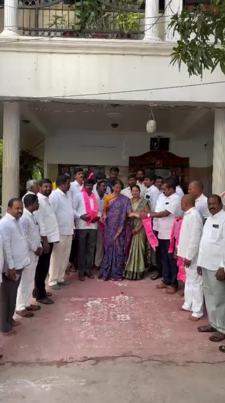 సబితా ఇంద్రారెడ్డి సమక్షంలో టిఆర్ఎస్ లో చేరిన కాంగ్రెస్ బిజెపి నాయకులు - Udayam