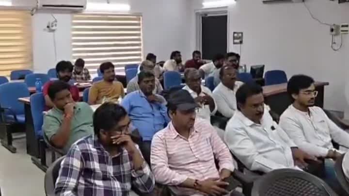 మంగళగిరి చేనేత షాపింగ్ కాంప్లెక్స్ దుకాణాలకు వేలంపాట - Udayam