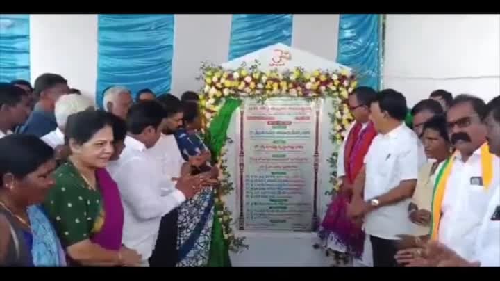 రోడ్ల నిర్మాణాలకు మంత్రి శంకుస్థాపన - Udayam