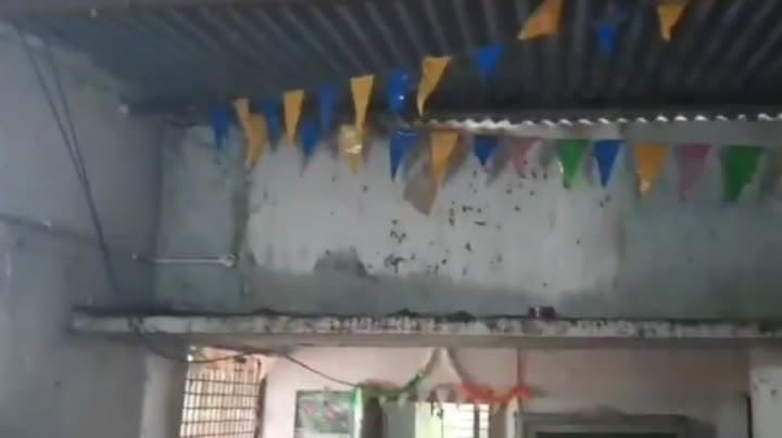 రేకుల షెడ్డులో సచివాలయ సేవలు - Udayam
