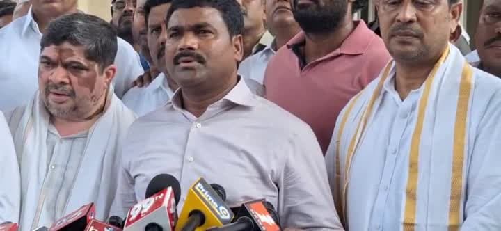 సిరిసిల్లలో అసలు సినిమా: ఎమ్మెల్యే