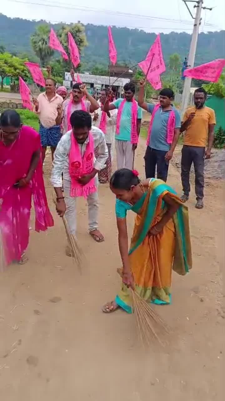 కొత్తమల్లూరులో బీఆర్ఎస్ వినూత్న నిరసన - Udayam