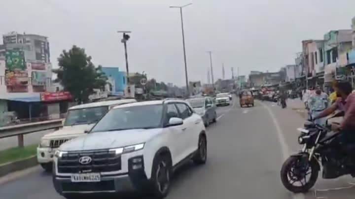 వరుస సెలవులతో అద్దంకి నార్కెట్‌పల్లి హైవేపై వాహనాల రద్దీ - Udayam