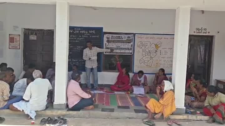 సుద్దులంలో ప్రత్యేక గ్రామసభ - Udayam