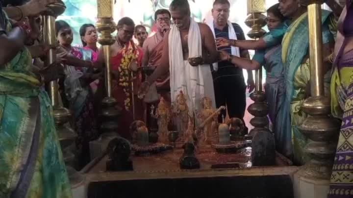 సహస్త్ర లింగాల దేవాలయంలో ఘనంగా పూజలు - Udayam