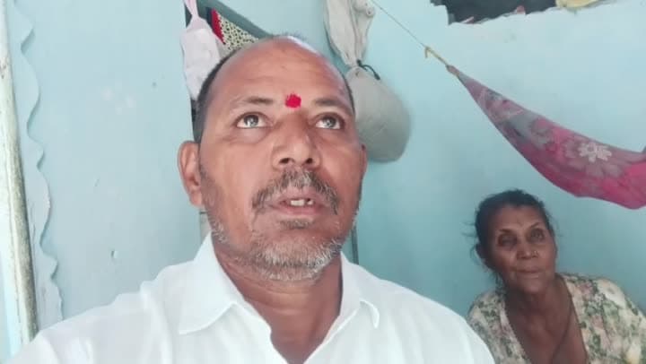 ఉదయం వార్తకు స్పందన - వృద్ధురాలికి ఇంటి వద్దకే రేషన్‌ అందజేతకు చర్యలు