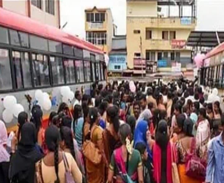 ECIL బస్టాండ్‌లో రద్దీతో ప్రయాణికుల అవస్థలు - Udayam