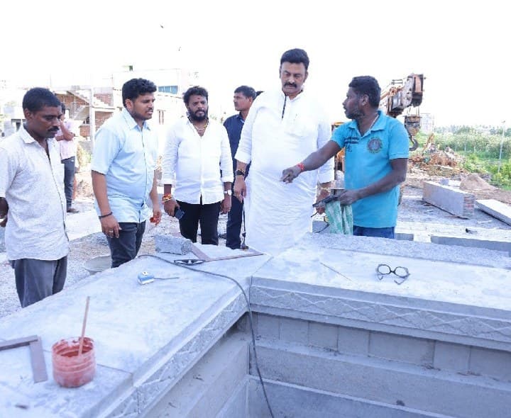 ఆకివీడు రామాలయం నిర్మాణ పనులను తనిఖీ చేసిన రఘురామ - Udayam