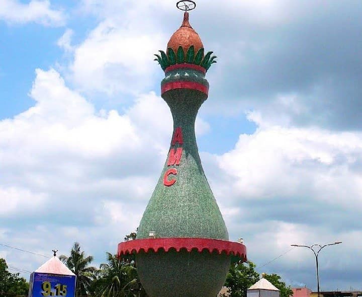 అమలాపురం శ్మశాన వాటికల్లో విషసర్పాల భయం - Udayam
