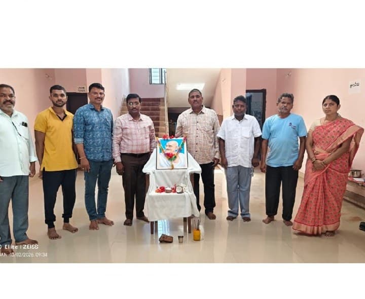గాంధీజీ ఆశయ సాధనకు కృషి చేయాలి - Udayam