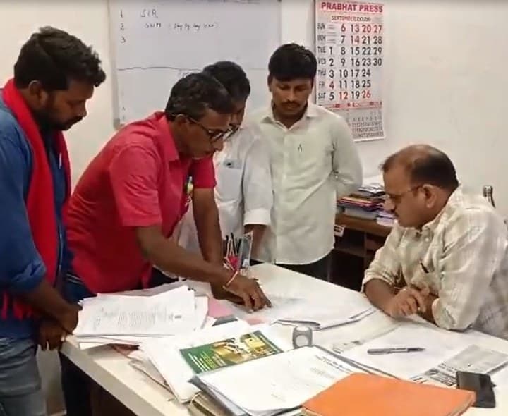 పి జి ఆర్ ఎస్ లో పరిష్కారం కానీ సమస్యలు - Udayam