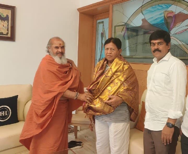 ప్రభుత్వ సలహాదారు సుదర్శన్ రెడ్డితో ఆర్మూర్ నాయకుల భేటీ - Udayam
