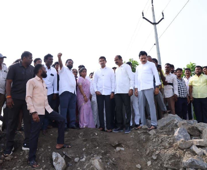 రాకపోకల పునరుద్ధరణకు ఎంపీ ఆదేశాలు - Udayam