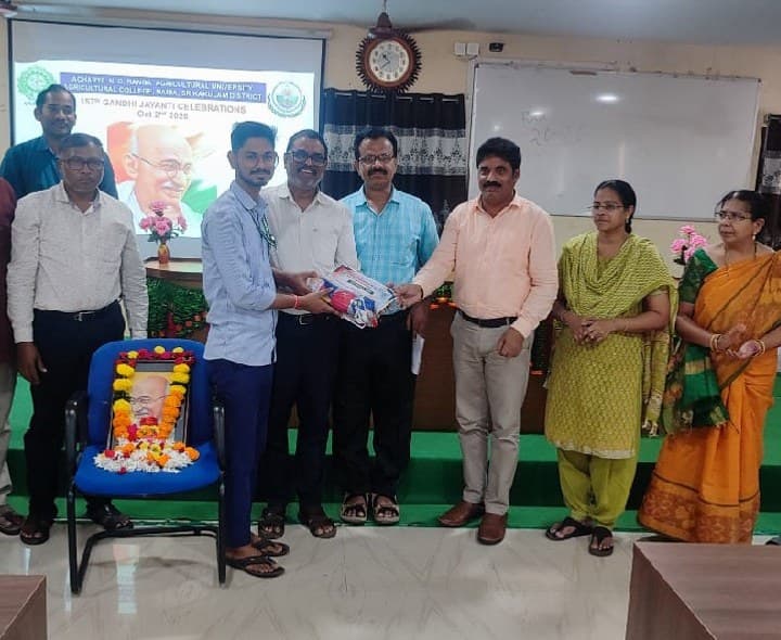 గాంధీజీ ఆదర్శాలు స్ఫూర్తిదాయకం - Udayam
