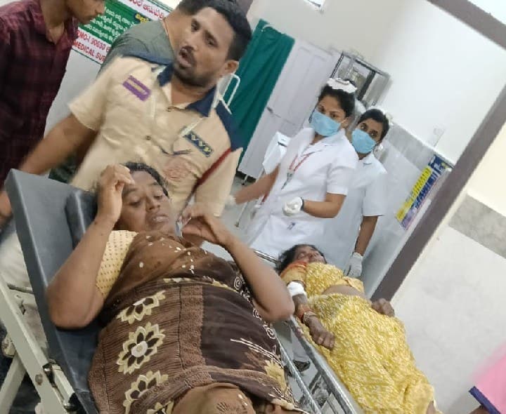 ఖమ్మం.. టిప్పర్ ఢీకొని ఇద్దరు మహిళల మృతి - Udayam