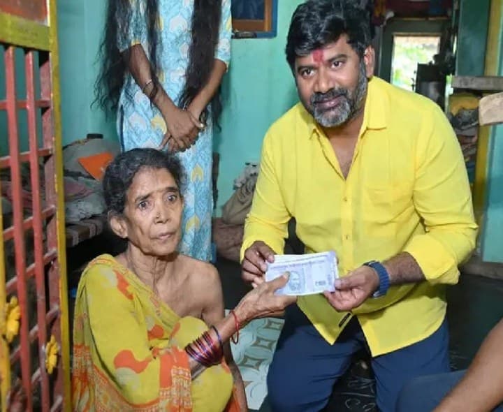 సచివాలయ సిబ్బంది ప్రజలకు అందుబాటులో ఉండాలి - Udayam