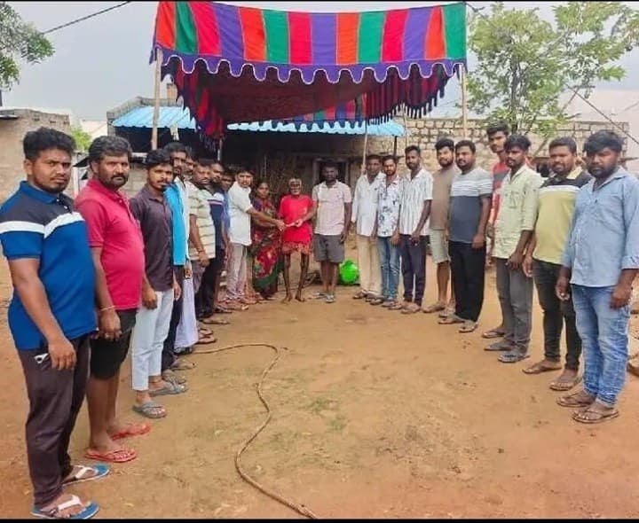 మృతురాలి కుటుంబానికి ఆర్థిక సహాయం - Udayam