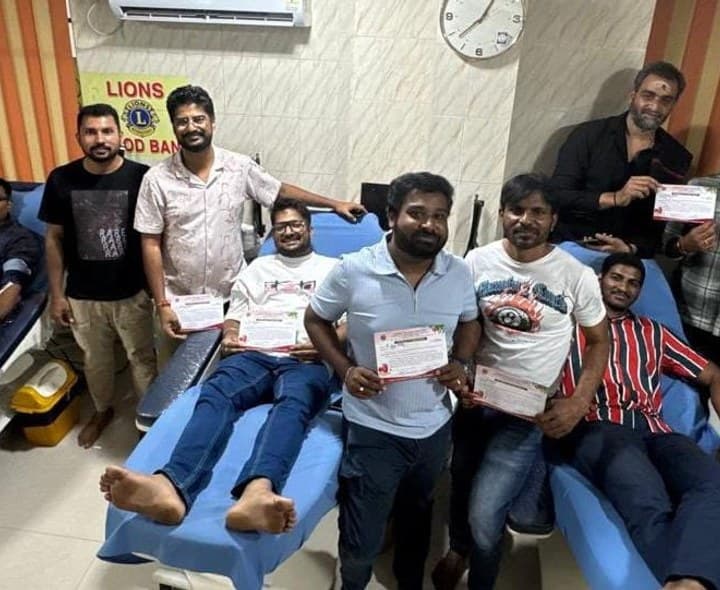 పేదల కోసం రక్తదానం చేసిన అడ్వెంచర్ బడ్డీ బైకర్స్ - Udayam