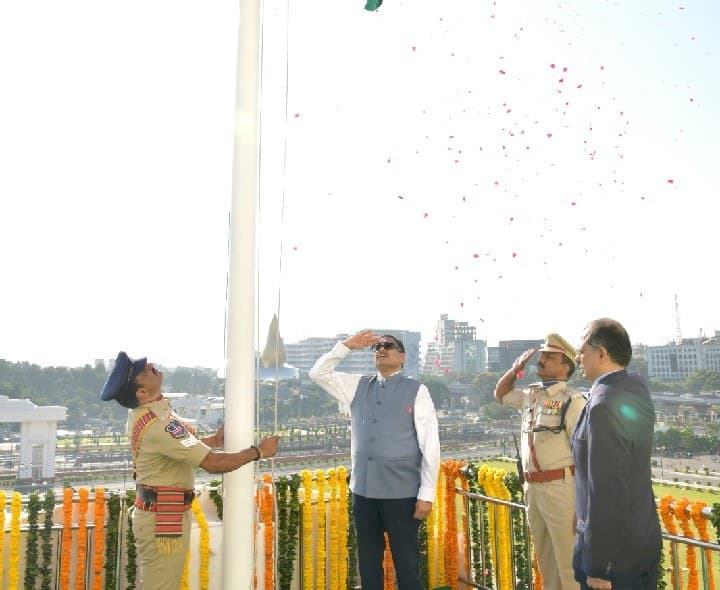 ప్రజాపాలన దినోత్సవం సందర్భంగా జాతీయ పతాకావిష్కరణ - Udayam