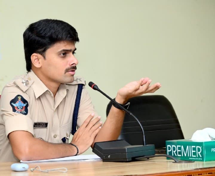 ప్రతి గ్రామంలో పల్లెనిద్రకు ఎస్పీ ఆదేశం - Udayam