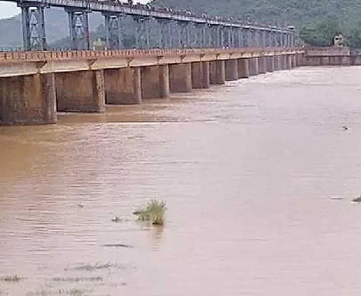 గొట్ట బ్యారేజీకి పోటెత్తిన వరద - Udayam