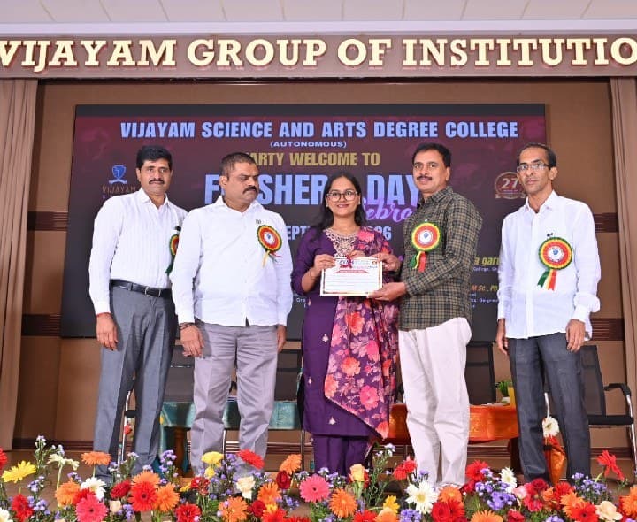 విజయం డిగ్రీ కళాశాలలో ఘనంగా ఫ్రెషర్స్ డే - Udayam
