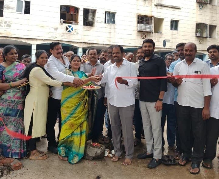 సీసీ రోడ్డు పనులకు శ్రీకారం - Udayam